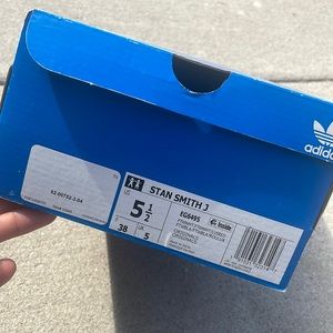 STAN SMITH J ORIGINAL ADIDAS, hearts on sides. Size 5 1/2.